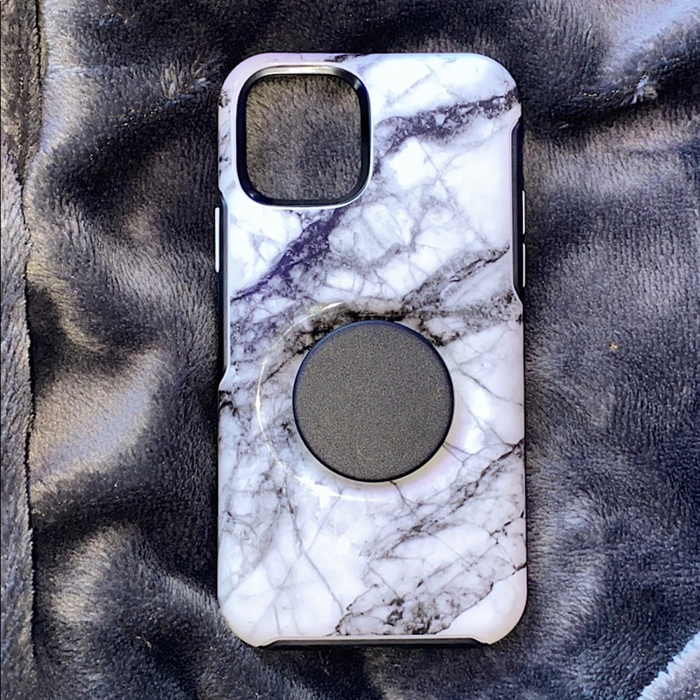iPhone 11 Pro Otterbox + Popsocket